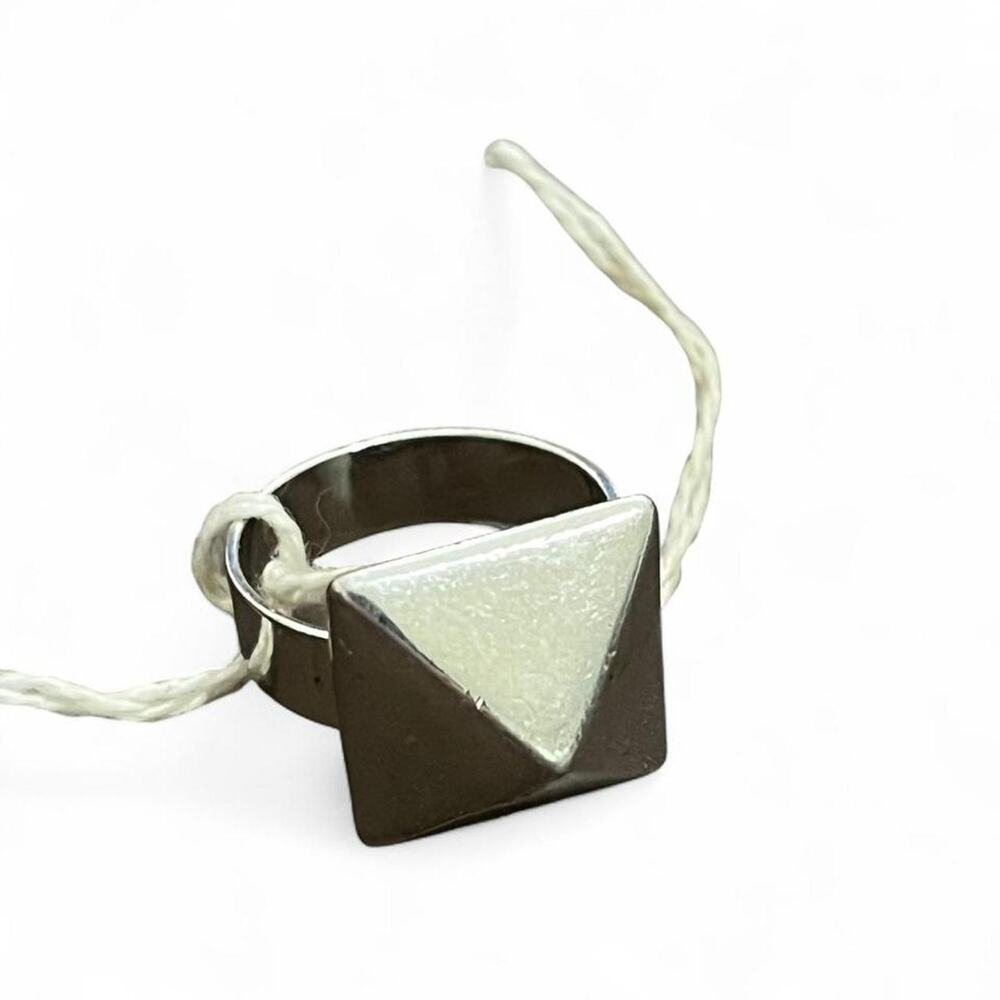 Silver pyramid ring with adjustable